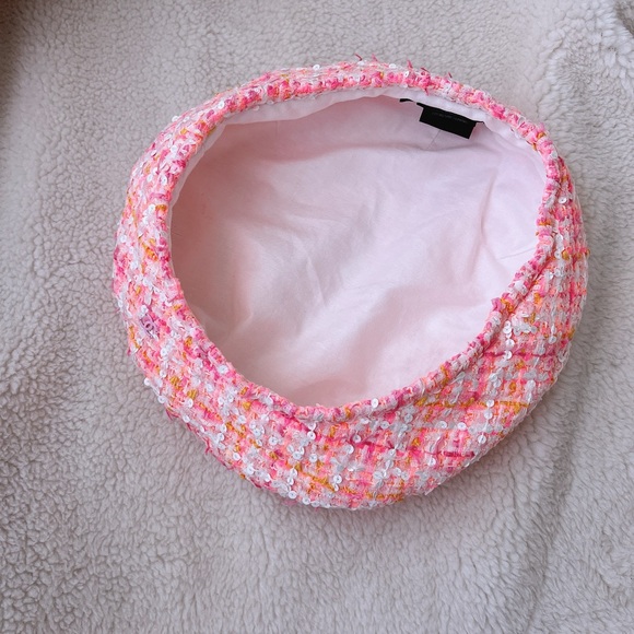 Auth Chanel 19C Runway Pink Tweed CC logo Beret -Size. M - Picture 5 of 9